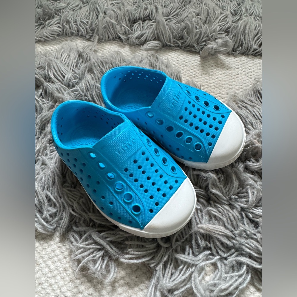 Native Shoes - Size 4 - never worn